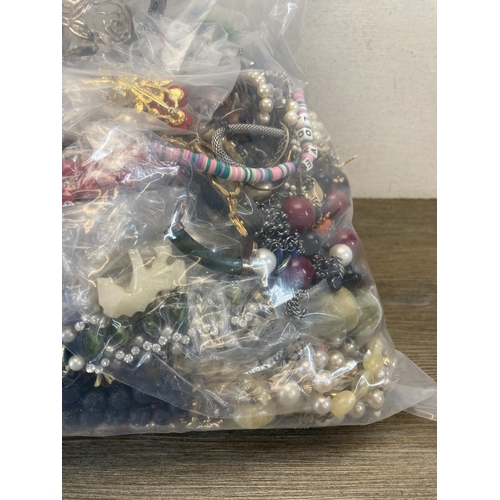 635 - Approx. 10kg of assorted costume jewellery