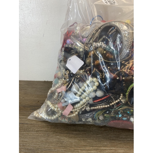 636 - Approx. 10kg of assorted costume jewellery