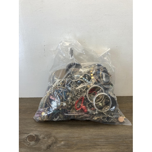 638 - Approx. 10kg of assorted costume jewellery