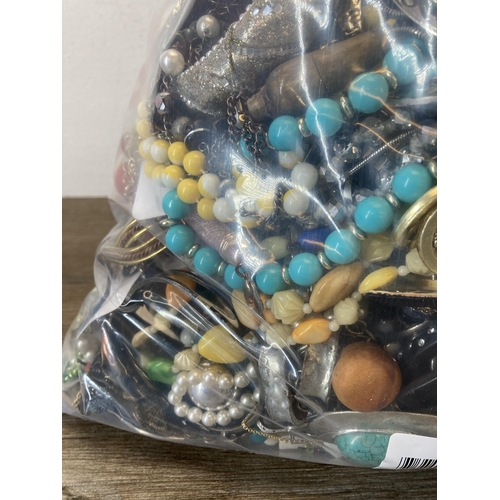 639 - Approx. 10kg of assorted costume jewellery