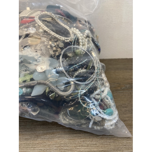 640 - Approx. 10kg of assorted costume jewellery