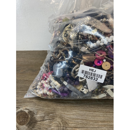 651 - Approx. 10kg of assorted costume jewellery