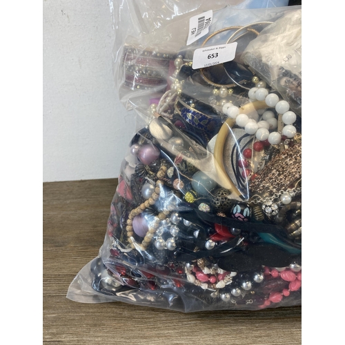 653 - Approx. 10kg of assorted costume jewellery