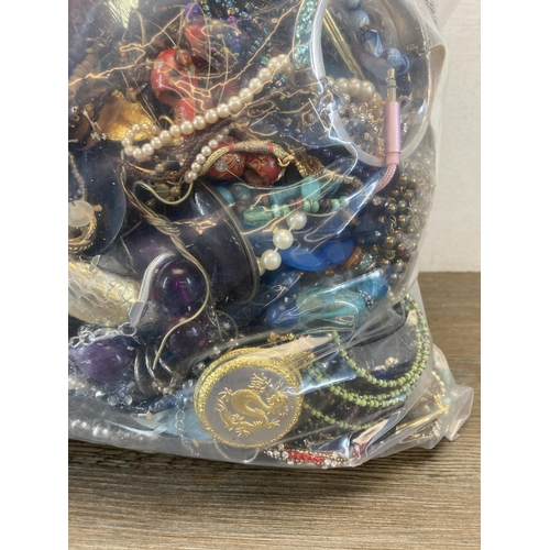 659 - Approx. 10kg of assorted costume jewellery