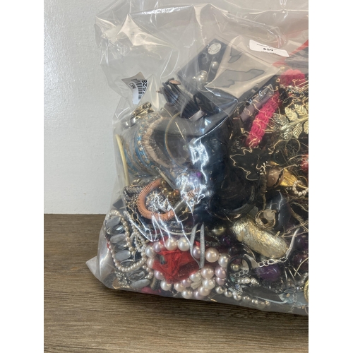 659 - Approx. 10kg of assorted costume jewellery