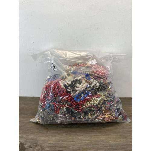 661 - Approx. 10kg of assorted costume jewellery