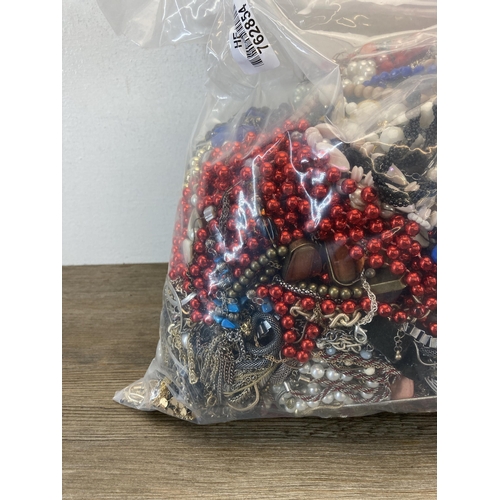 661 - Approx. 10kg of assorted costume jewellery