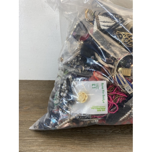 663 - Approx. 10kg of assorted costume jewellery