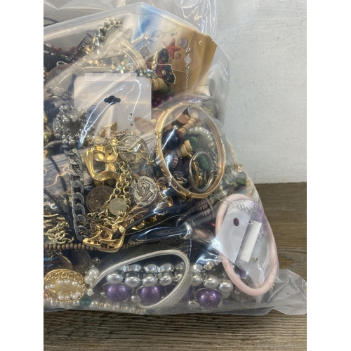 664 - Approx. 10kg of assorted costume jewellery