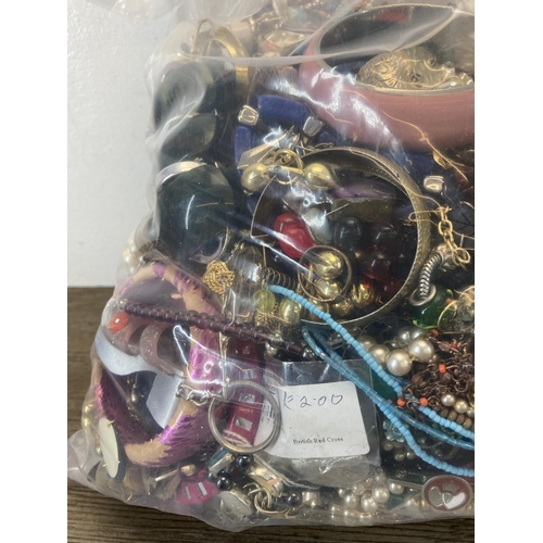 664 - Approx. 10kg of assorted costume jewellery