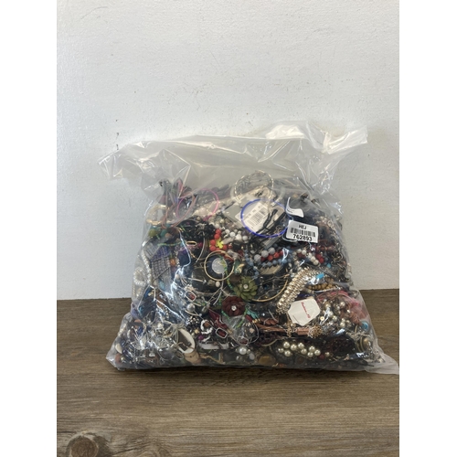 665 - Approx. 10kg of assorted costume jewellery