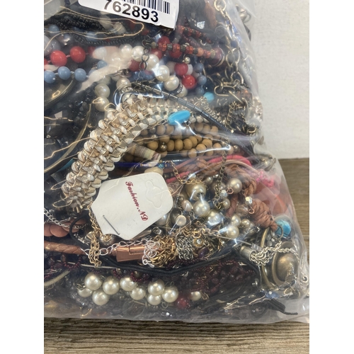 665 - Approx. 10kg of assorted costume jewellery