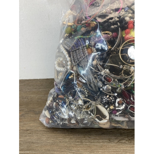 665 - Approx. 10kg of assorted costume jewellery