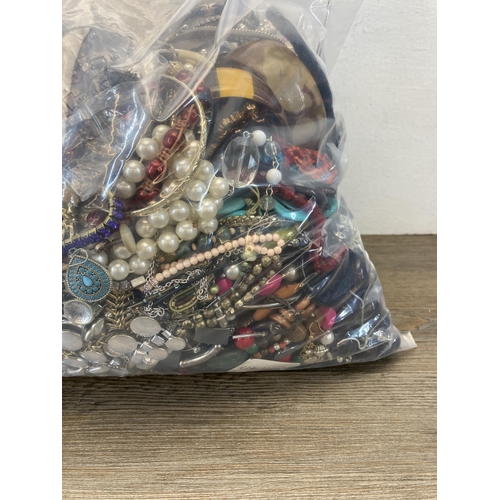 668 - Approx. 10kg of assorted costume jewellery