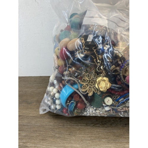 668 - Approx. 10kg of assorted costume jewellery