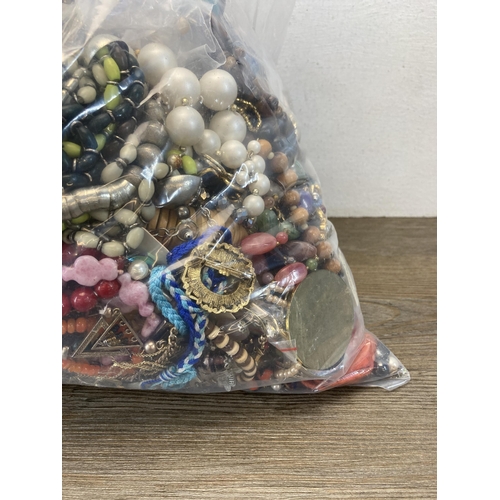 672 - Approx. 10kg of assorted costume jewellery