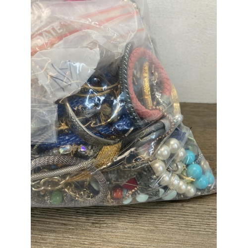 673 - Approx. 10kg of assorted costume jewellery