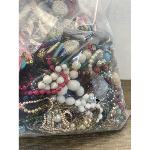 674 - Approx. 10kg of assorted costume jewellery