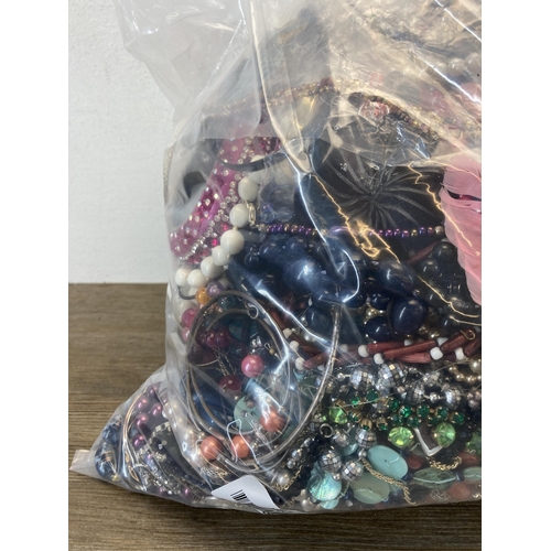 674 - Approx. 10kg of assorted costume jewellery