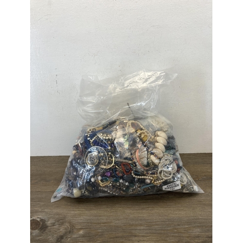 675 - Approx. 10kg of assorted costume jewellery