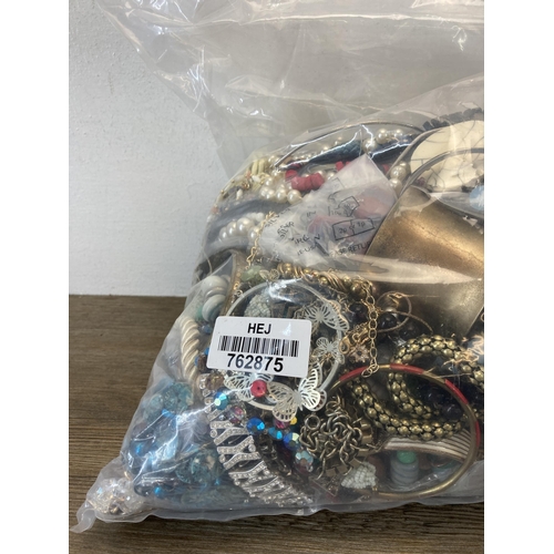 676 - Approx. 10kg of assorted costume jewellery