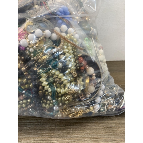 678 - Approx. 10kg of assorted costume jewellery