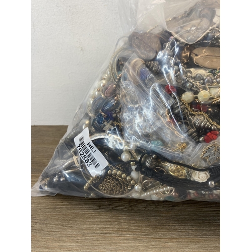 678 - Approx. 10kg of assorted costume jewellery