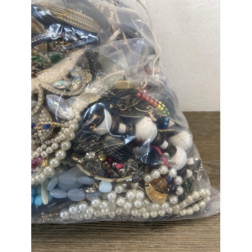 679 - Approx. 10kg of assorted costume jewellery