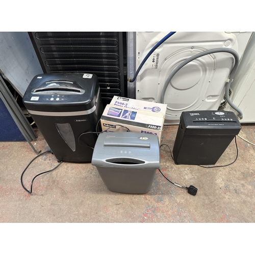 1020 - Three paper shredders, one Fellowes MS-450CS, one boxed Fellowes P500-2 and one Texet A4 cross cut 1... 