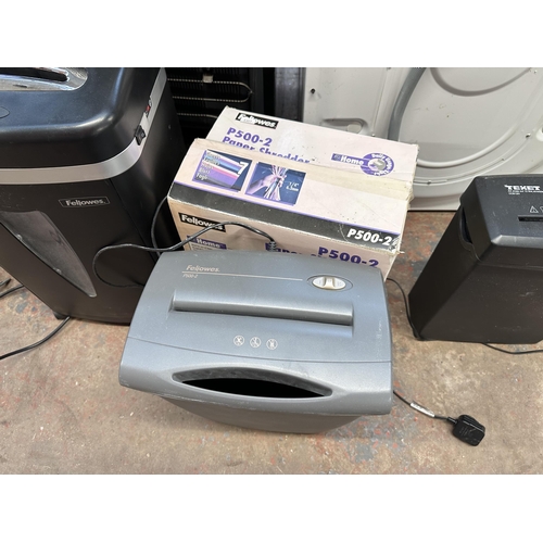 1020 - Three paper shredders, one Fellowes MS-450CS, one boxed Fellowes P500-2 and one Texet A4 cross cut 1... 