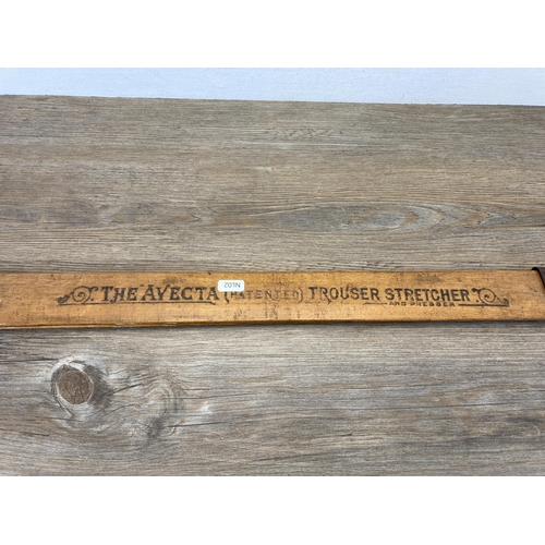 792 - An early/mid 20th century Avecta trouser stretcher