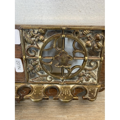 798 - An early/mid 20th century oak and brass six section wall hanging pipe rack - approx. 33cm wide x 14c... 