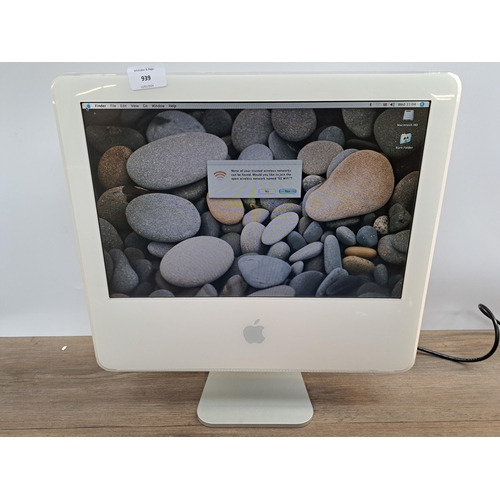 939 - An Apple A1058 iMac all-in-one desktop computer