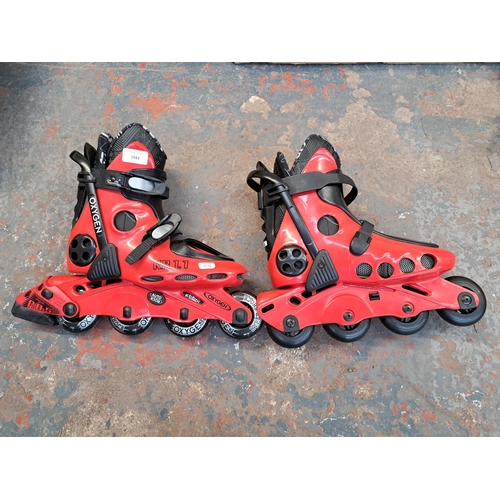 1043 - A pair of Oxygen KR7.7 size 27.5 rollerblades