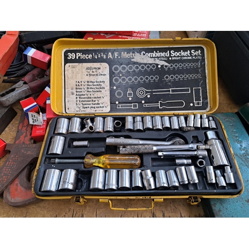 1078 - A collection of tools to include welders mask, socket sets, cased SP Tools clutch service tool set, ... 