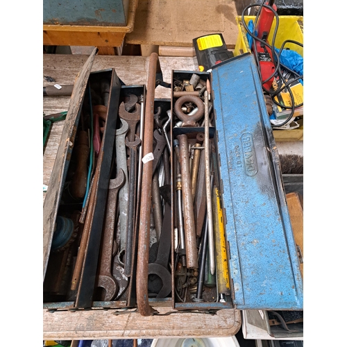 1087 - A collection of tools to include vintage Draper cantilever tool chest, spanners, taps and dies etc.