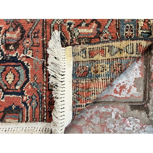 142 - A Persian hand knotted rug - approx. 107cm x 76cm