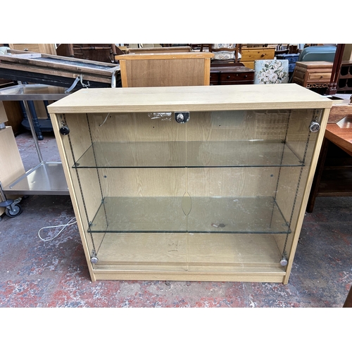 170 - A modern oak effect display cabinet with two glass doors and three glass shelves - approx. 88cm high... 