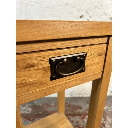 181 - A modern solid oak side table - approx. 75cm high x 36cm wide x 36cm deep