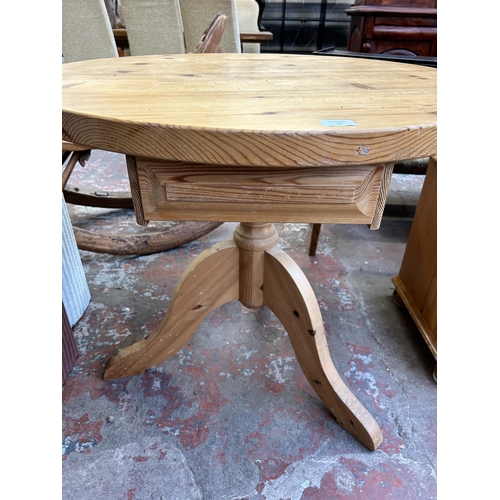 71 - A modern solid pine circular pedestal dining table