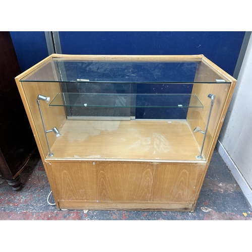 85 - A beech and glass shop display cabinet with two glass sliding doors - approx. 101cm high x 101cm wid... 