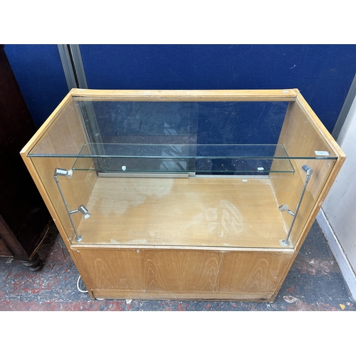 85 - A beech and glass shop display cabinet with two glass sliding doors - approx. 101cm high x 101cm wid... 