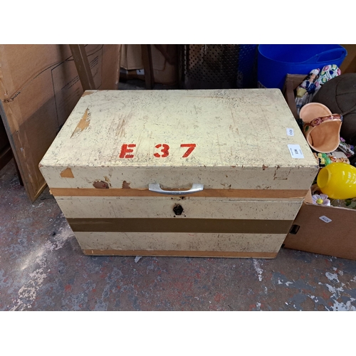 1136 - A vintage storage box containing a collection of vintage items to include boxed Hornby Railways cont... 