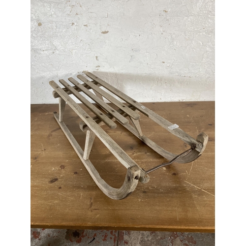 524A - A mid 20th century wooden sledge - approx. 92cm long