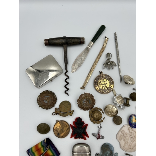 2354 - A collection of items to include WWI War medal presented to 22197 Pte. H. Woodstock R.A.M.C., white ... 