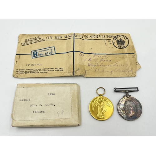 2029 - A boxed WWI British medal pair presented to 256507 Pte. F. Reeve 13-Hrs.