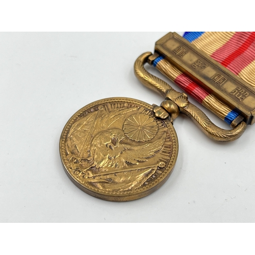 2043 - A boxed 1937-1945 China Incident War medal