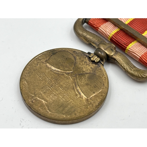 2044 - A boxed 1931-34 China Incident War medal