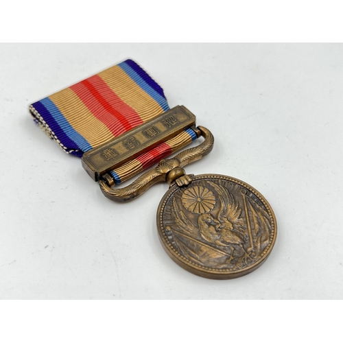 2055 - A boxed 1937-1945 China Incident War medal