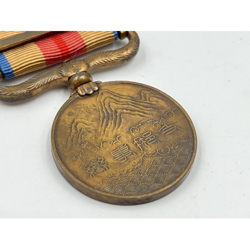 2055 - A boxed 1937-1945 China Incident War medal